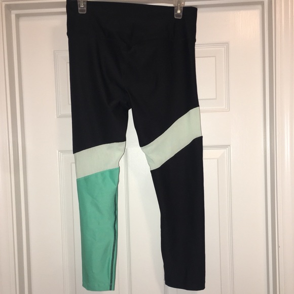 Women’s Nike leggings. Size M - Picture 2 of 3